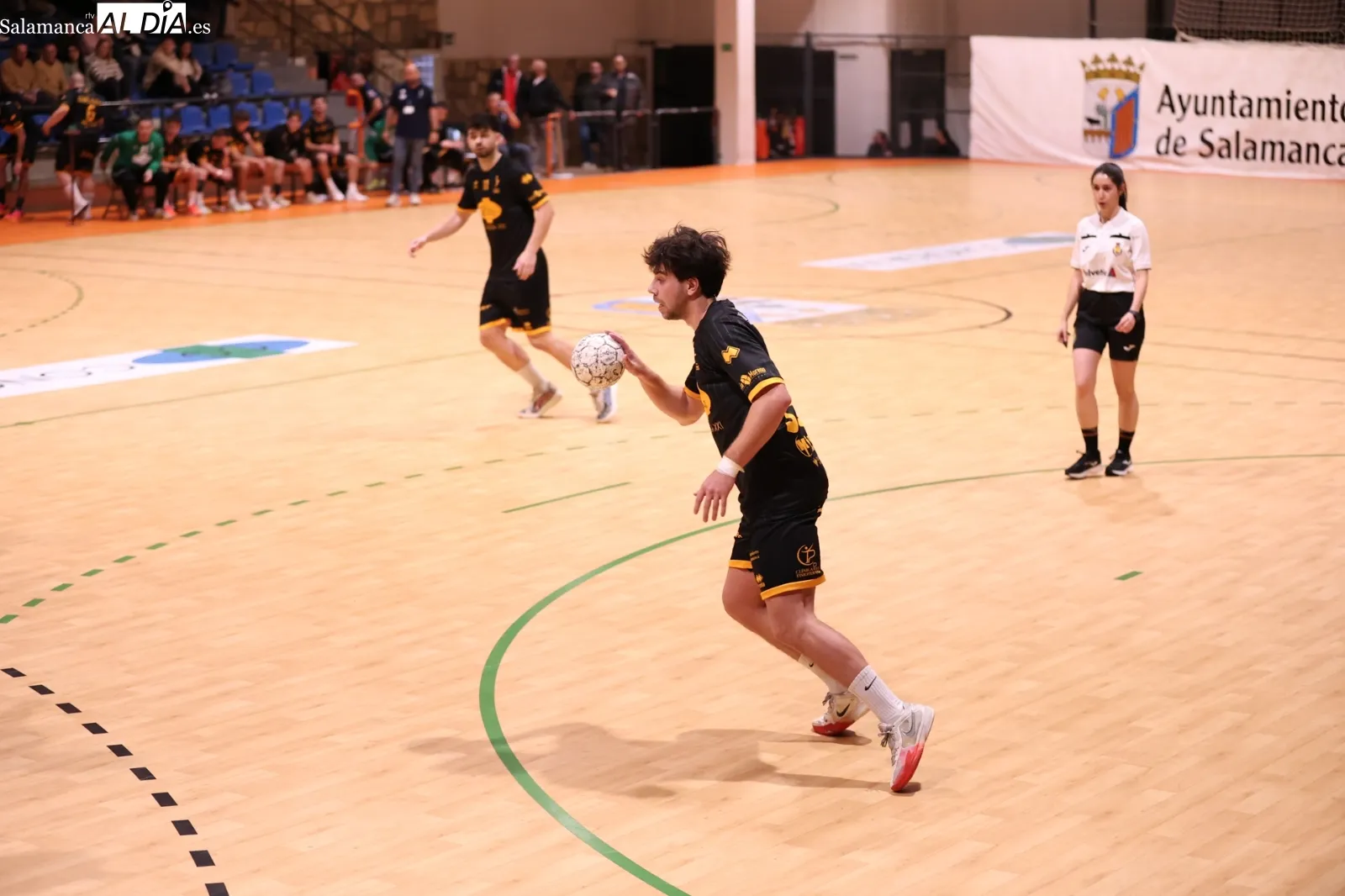 Foto 17 - FOTOS | El BM Salamanca compite hasta el final ante Covadonga (32-35)