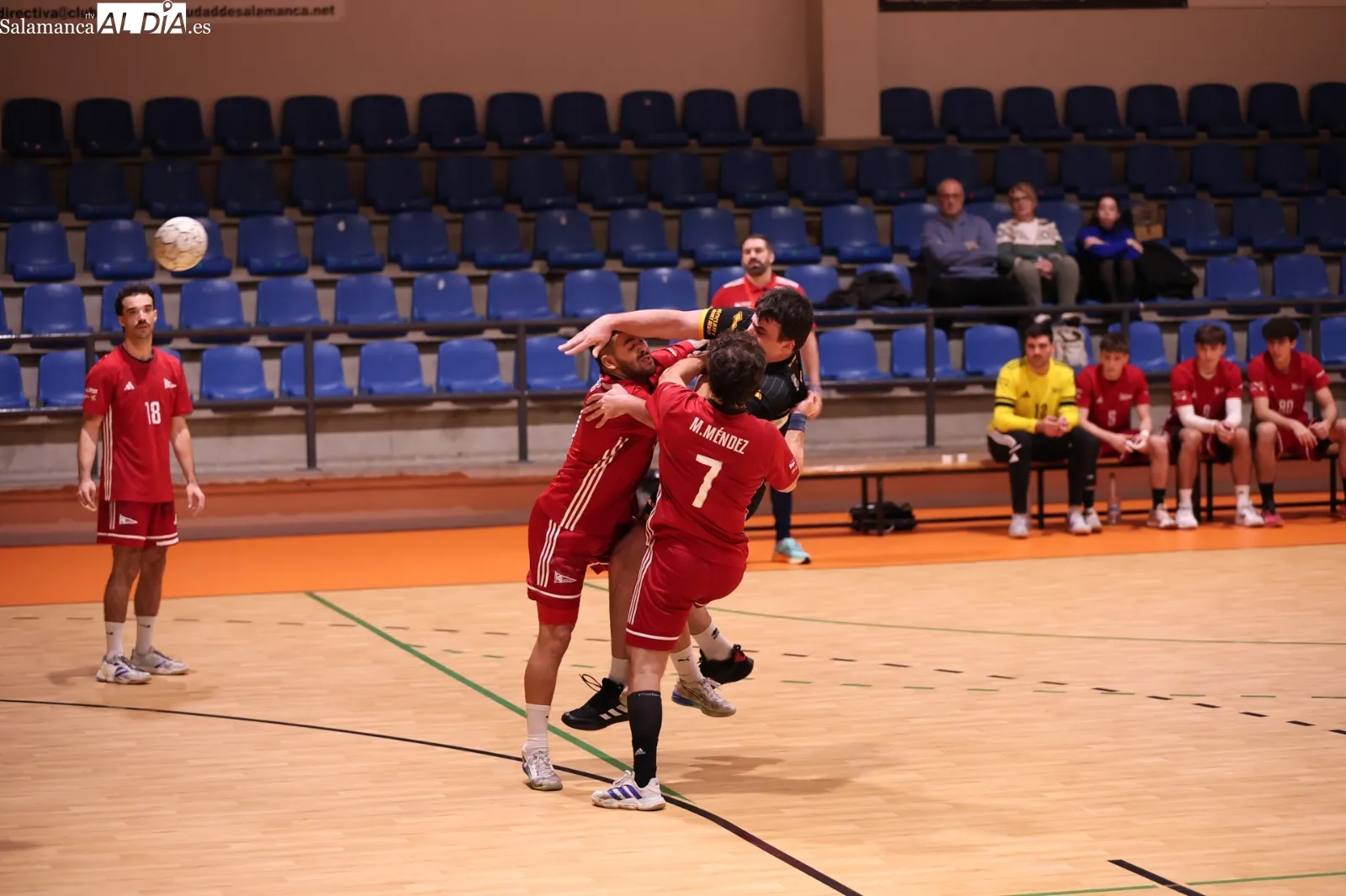 Foto 15 - FOTOS | El BM Salamanca compite hasta el final ante Covadonga (32-35)