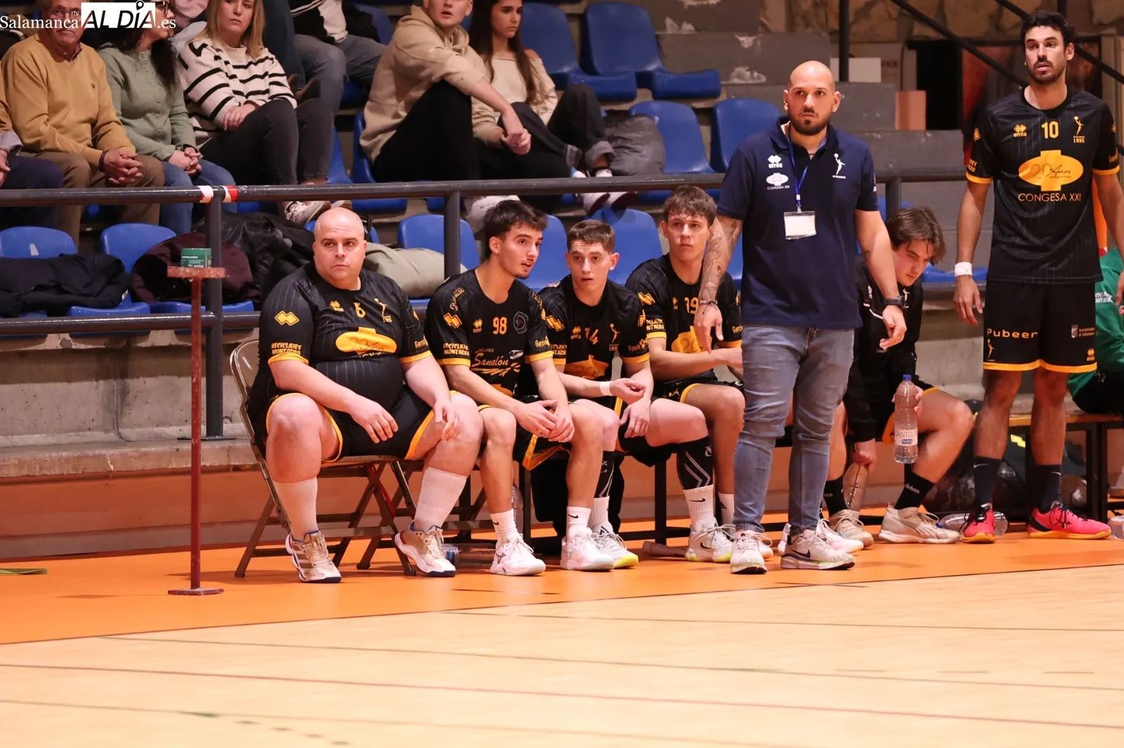 Foto 13 - FOTOS | El BM Salamanca compite hasta el final ante Covadonga (32-35)