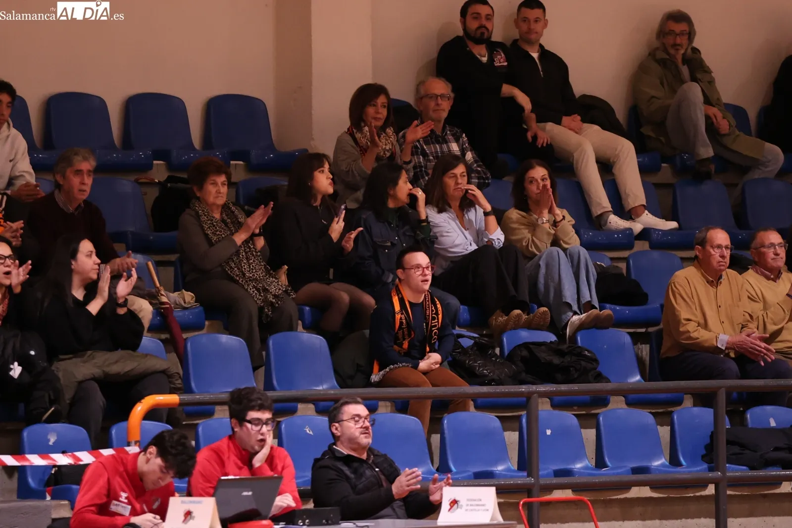 Foto 12 - FOTOS | El BM Salamanca compite hasta el final ante Covadonga (32-35)