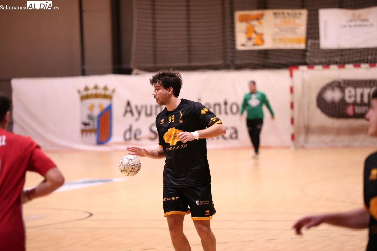 Foto 9 - FOTOS | El BM Salamanca compite hasta el final ante Covadonga (32-35)