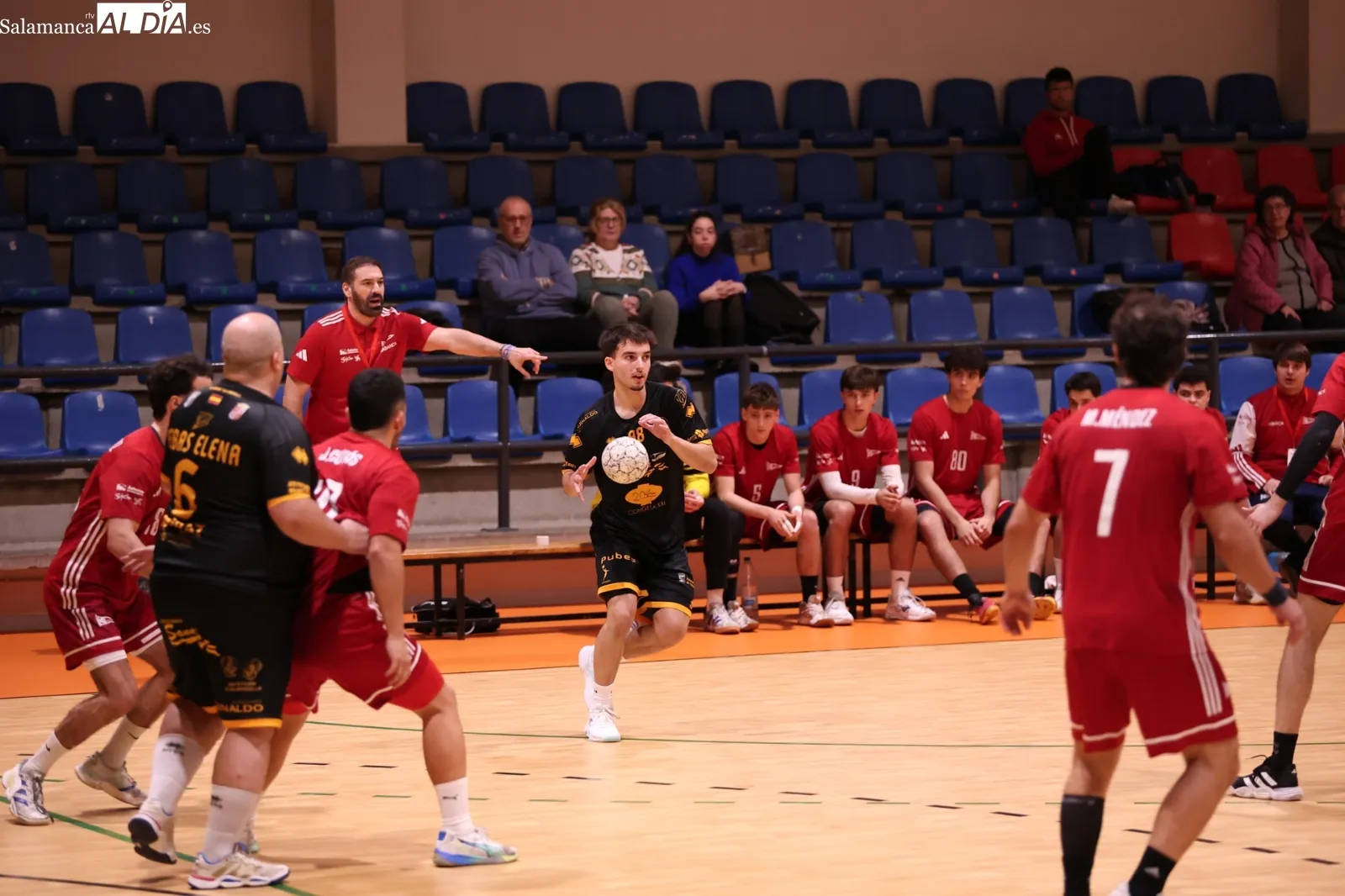 Foto 7 - FOTOS | El BM Salamanca compite hasta el final ante Covadonga (32-35)