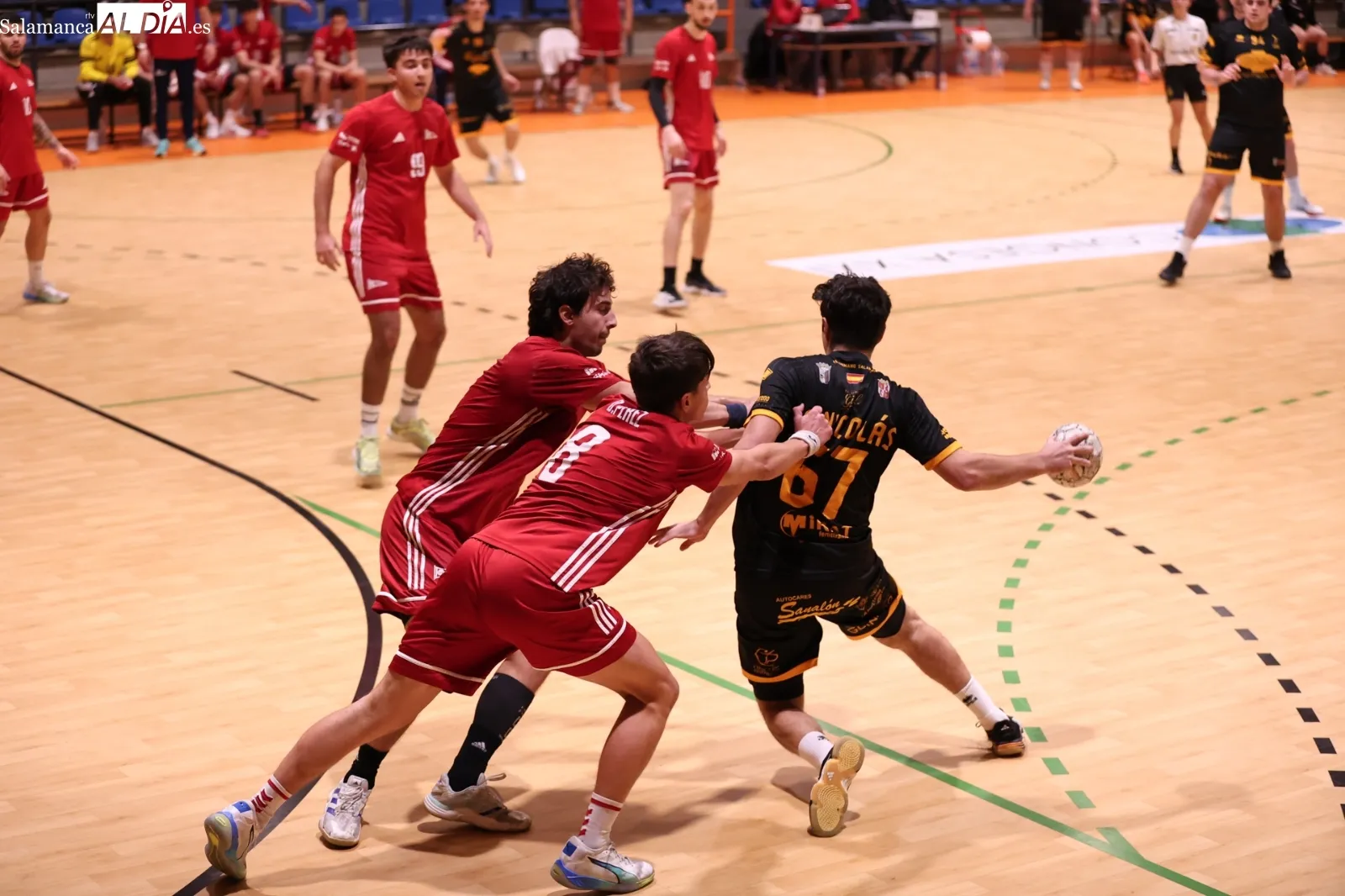 Foto 5 - FOTOS | El BM Salamanca compite hasta el final ante Covadonga (32-35)