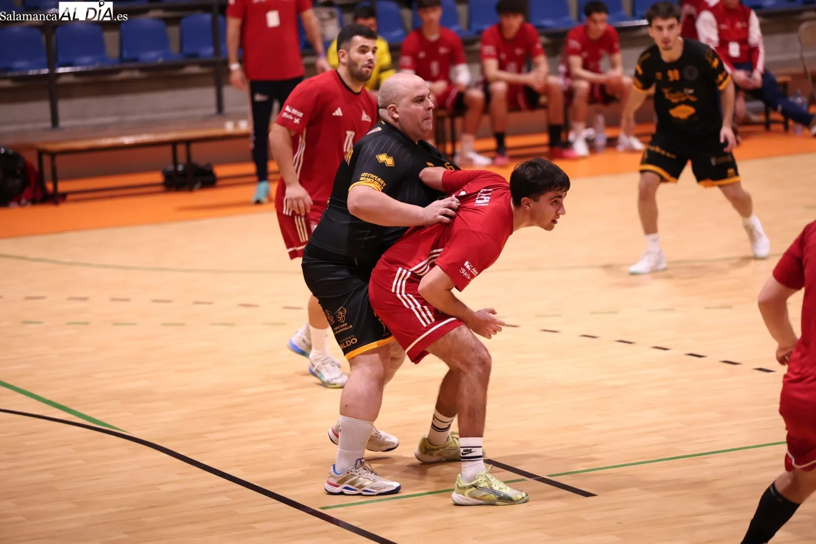 Foto 4 - FOTOS | El BM Salamanca compite hasta el final ante Covadonga (32-35)