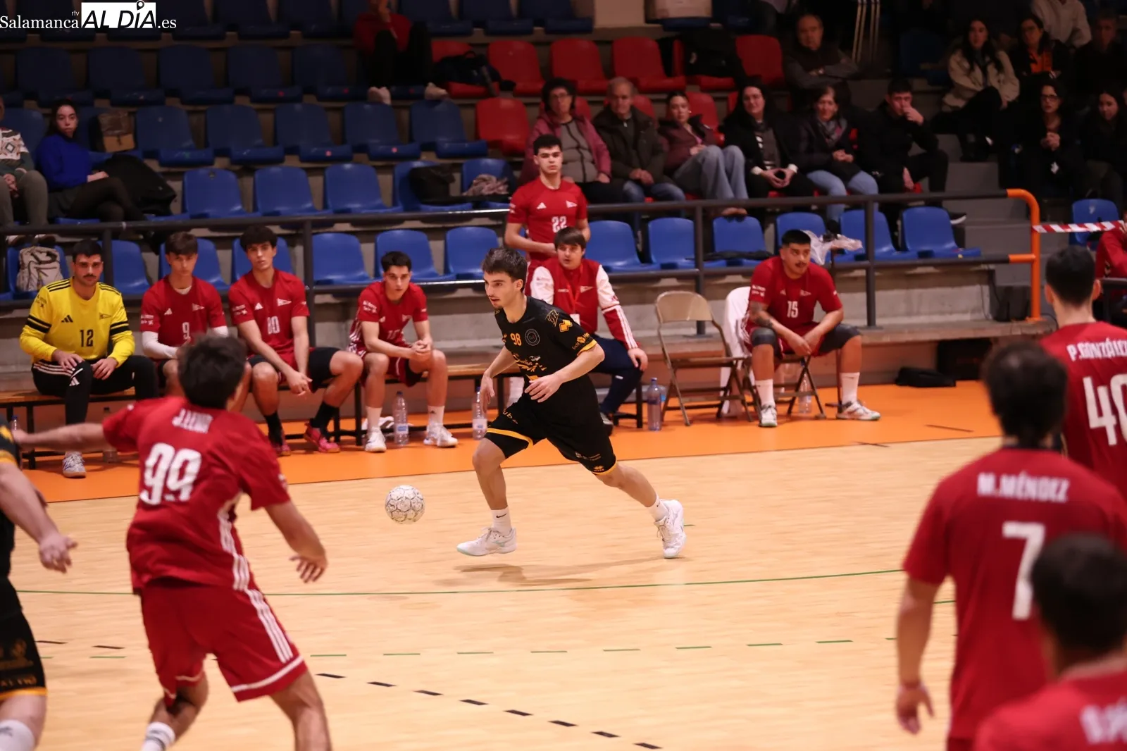 Foto 3 - FOTOS | El BM Salamanca compite hasta el final ante Covadonga (32-35)