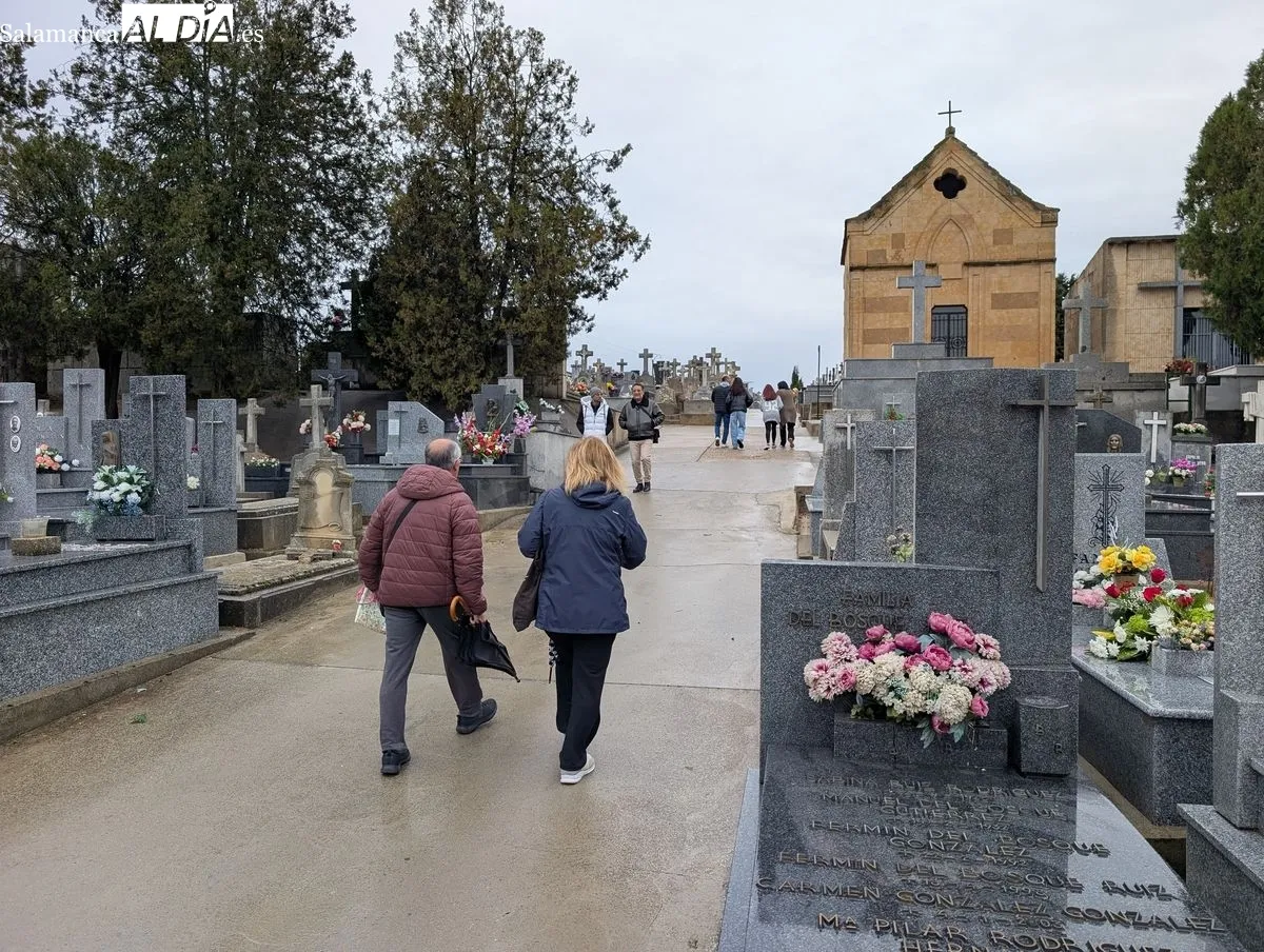 Día de Todos los Santos en el cementerio de Salamanca | Fotos: David Sañudo
