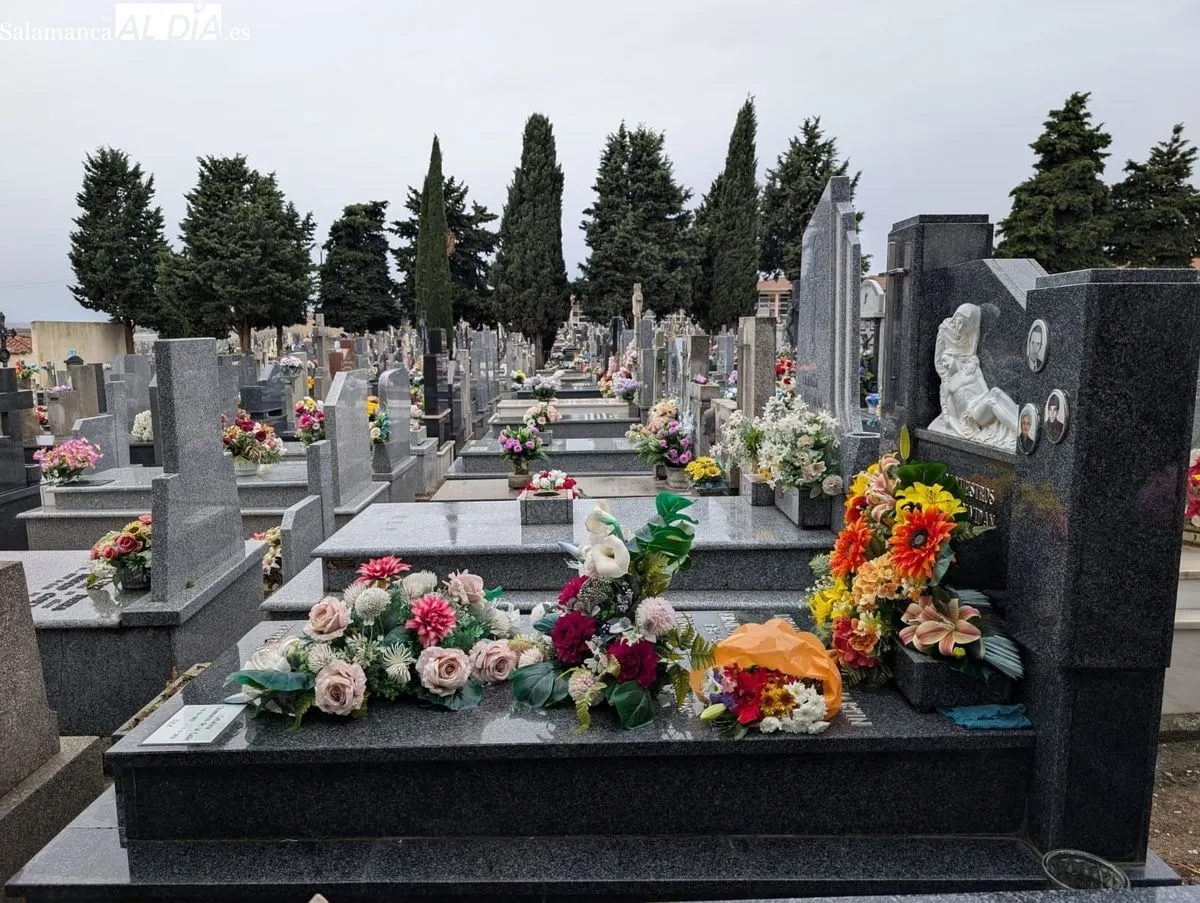 Día de Todos los Santos en el cementerio de Salamanca | Fotos: David Sañudo