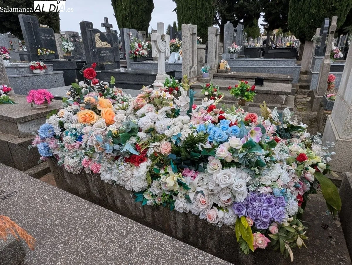 Día de Todos los Santos en el cementerio de Salamanca | Fotos: David Sañudo