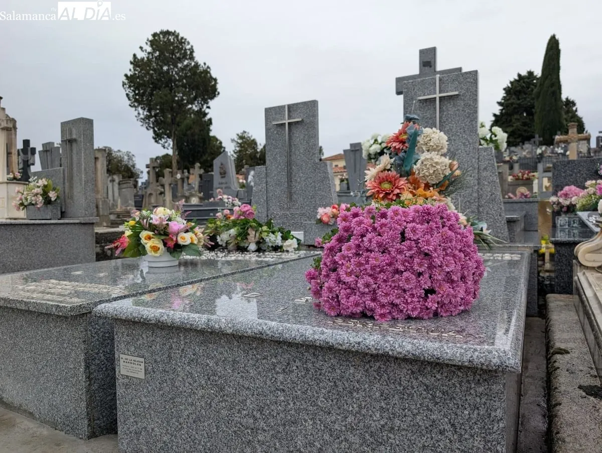 Día de Todos los Santos en el cementerio de Salamanca | Fotos: David Sañudo