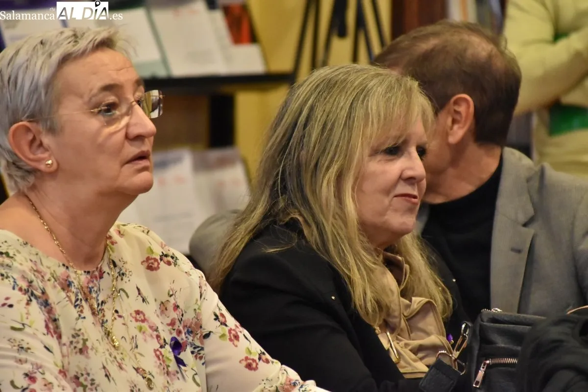 El Colegio de la Abogacía y el fútbol salmantino se unen en memoria de las 39 mujeres asesinadas en 2025 | FOTOS: Vanesa Martins 