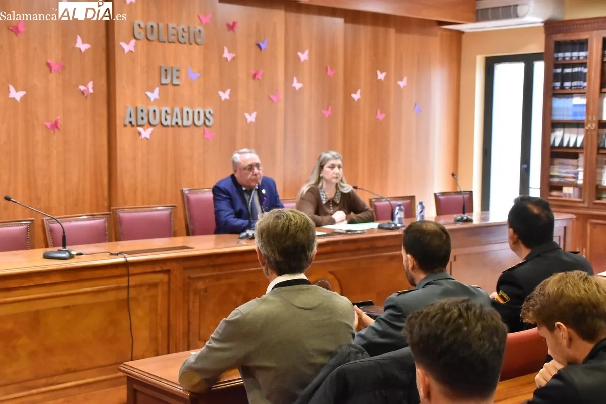 El Colegio de la Abogacía y el fútbol salmantino se unen en memoria de las 39 mujeres asesinadas en 2025 | FOTOS: Vanesa Martins 