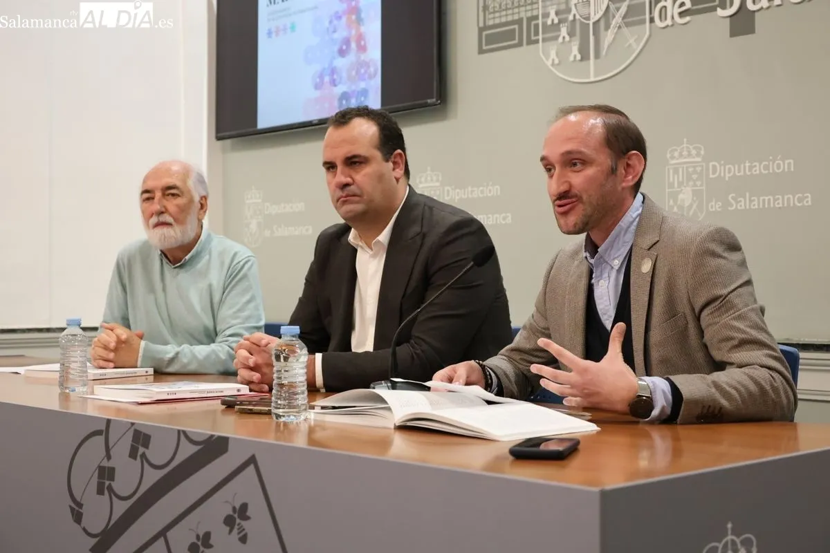 Presentación del libro 'Aires de Marzo', con el diputado de Cultura, David Mingo, y los autores  Antonio Cea y Raúl Benito. Foto de David Sañudo