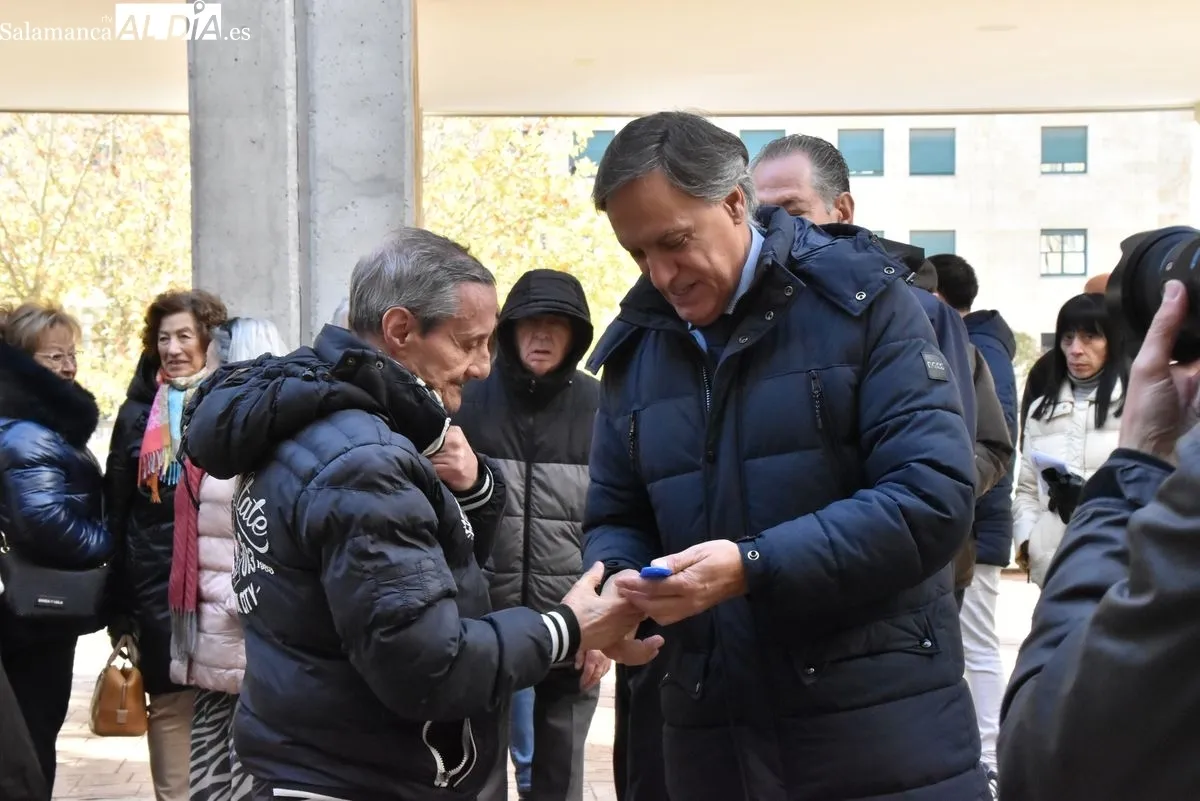 Emocionante entrega de las llaves de 48 viviendas para mayores y personas con movilidad reducida en Capuchinos. Foto de Vanesa Martins