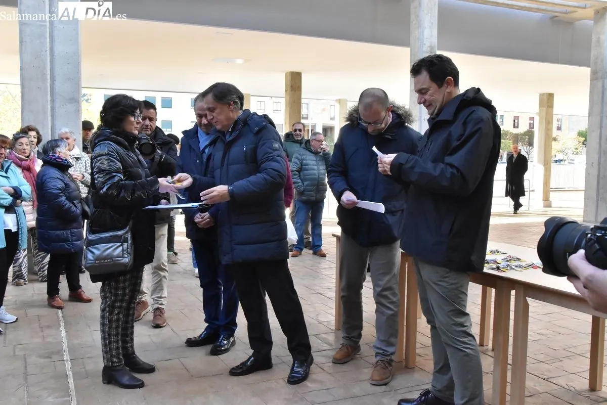 Emocionante entrega de las llaves de 48 viviendas para mayores y personas con movilidad reducida en Capuchinos. Foto de Vanesa Martins