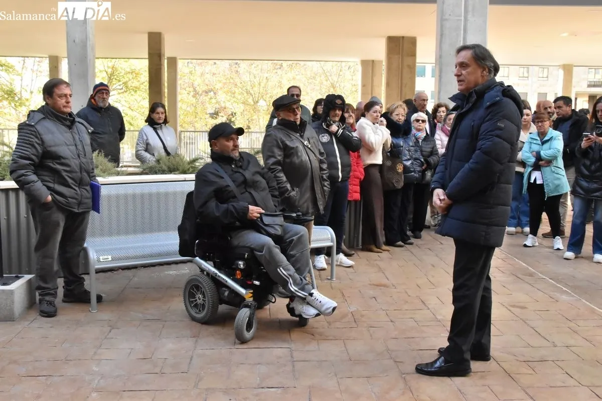 Emocionante entrega de las llaves de 48 viviendas para mayores y personas con movilidad reducida en Capuchinos. Foto de Vanesa Martins
