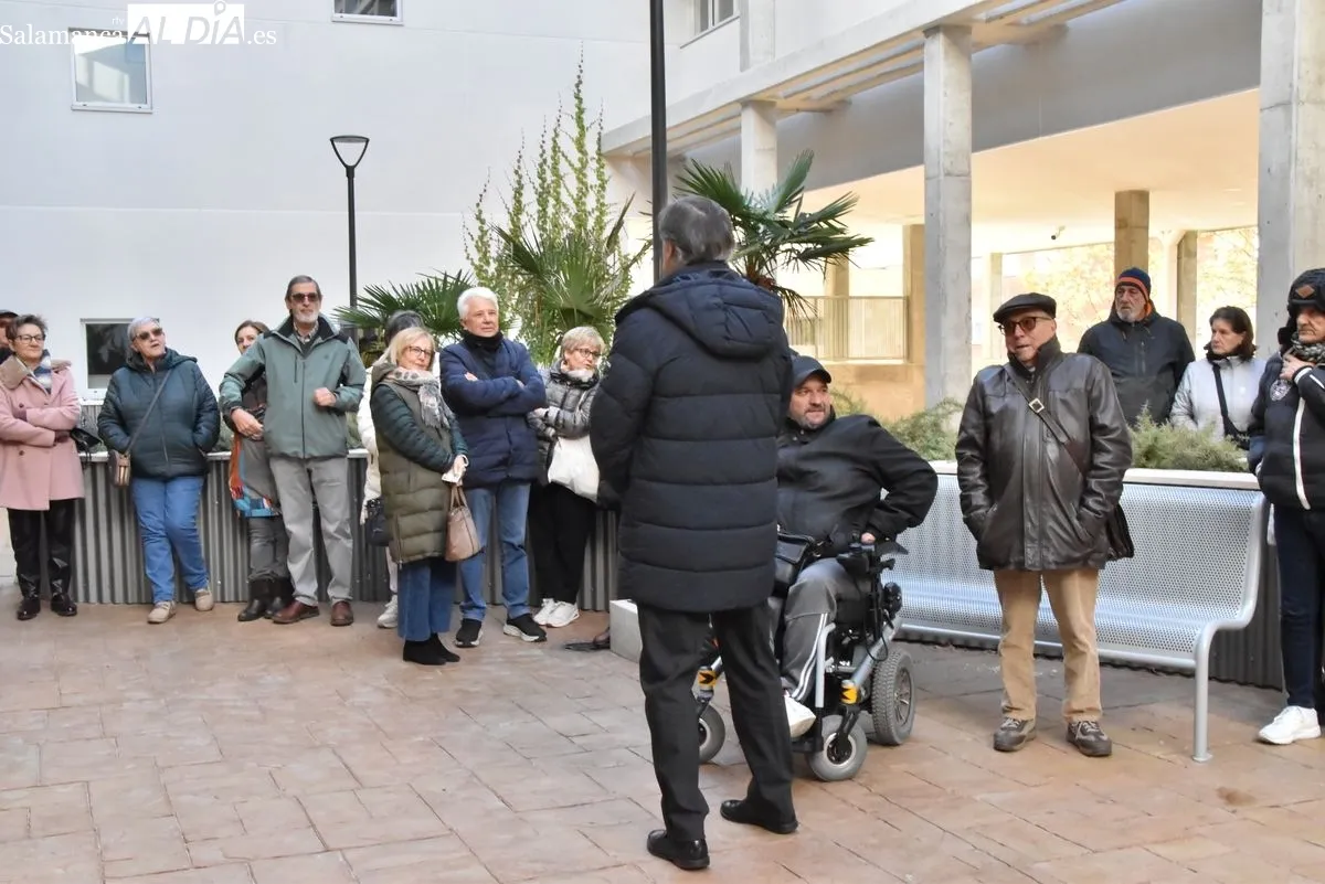 Emocionante entrega de las llaves de 48 viviendas para mayores y personas con movilidad reducida en Capuchinos. Foto de Vanesa Martins