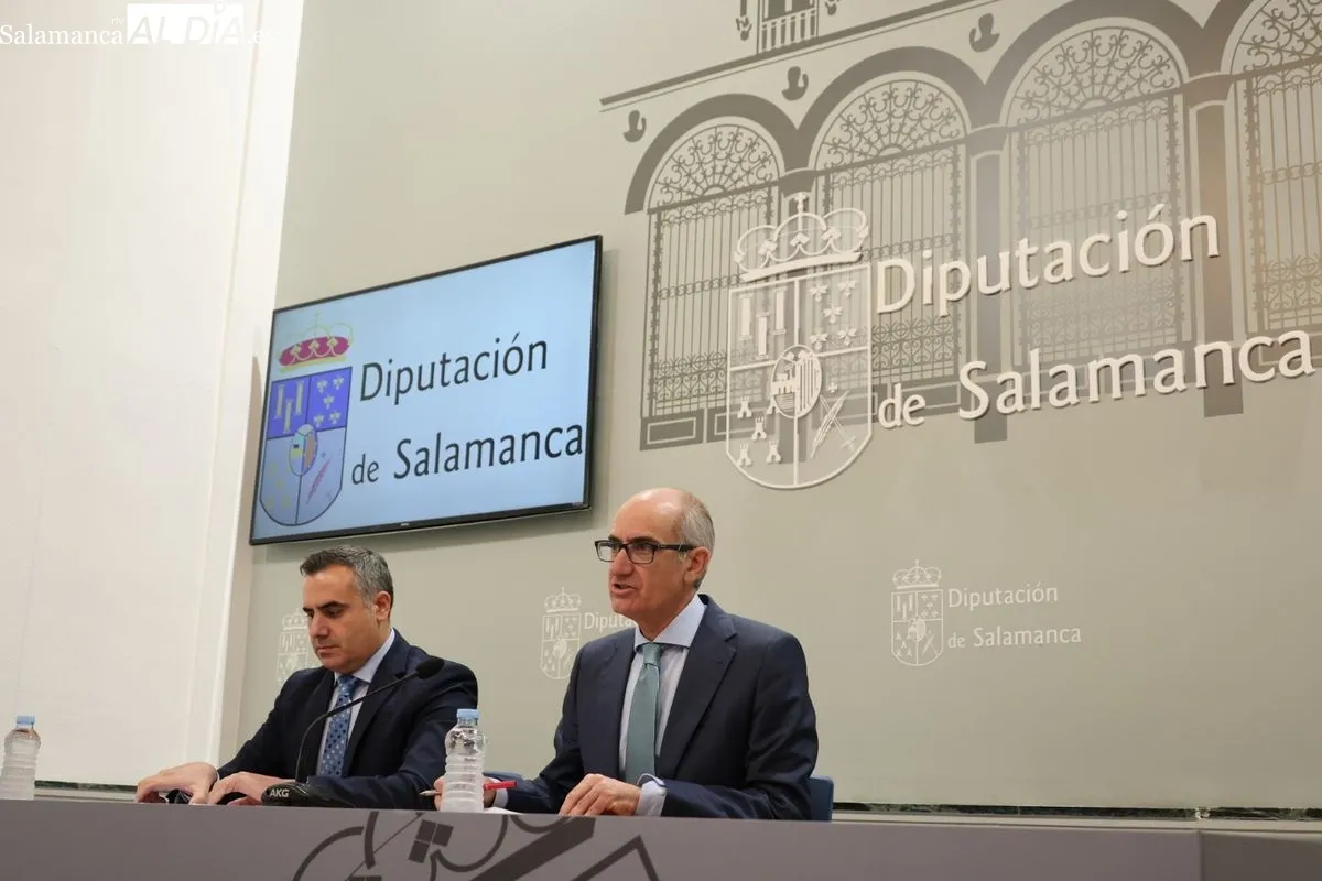 El presidente de la Diputación de Salamanca, Javier Iglesias, presenta el Plan Bienal de Obras y Servicios Municipales 2026-2027. Foto de David Sañudo