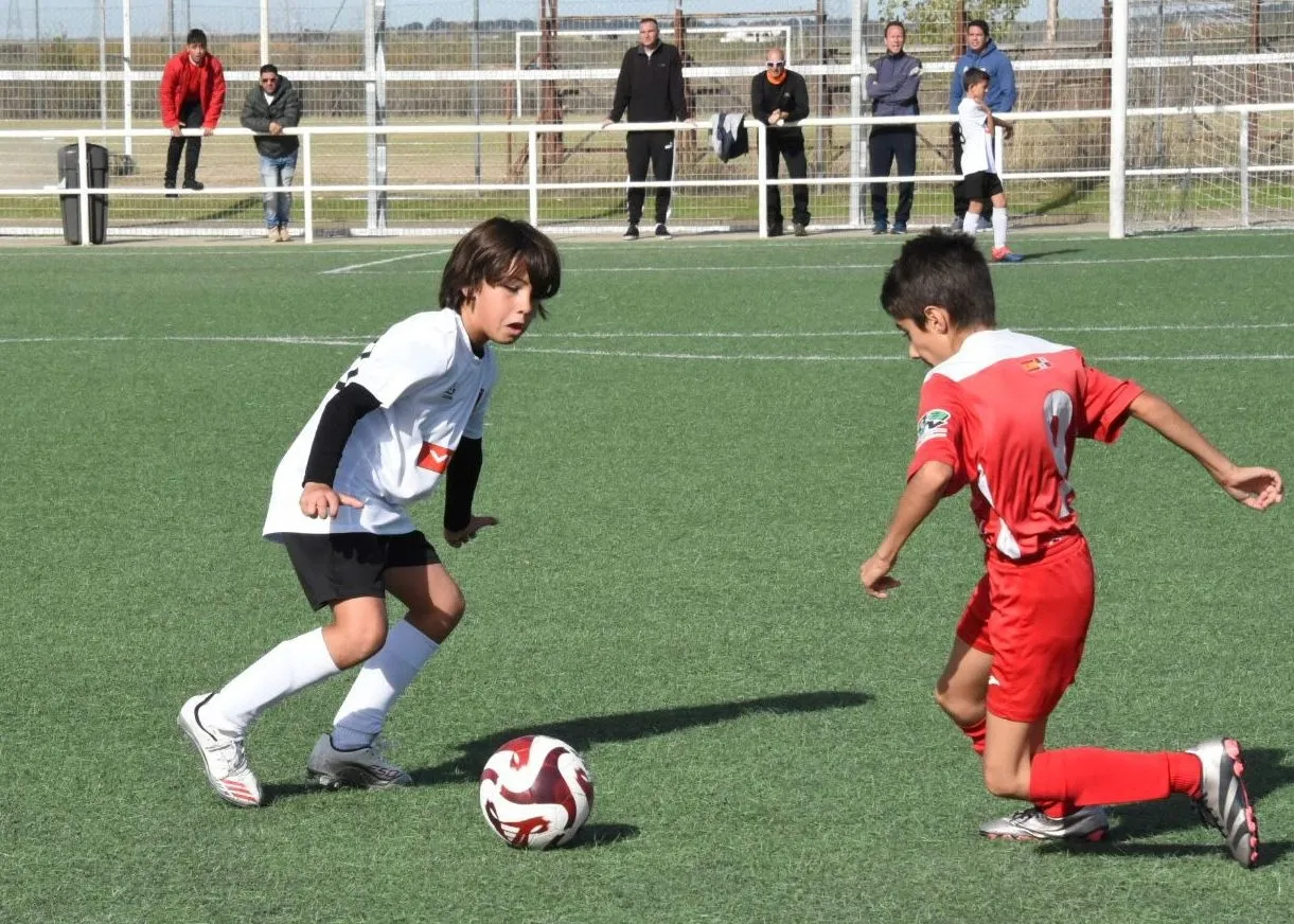 Foto 8 - El Alev&iacute;n B del Ciudad Rodrigo suma su primera victoria de la temporada