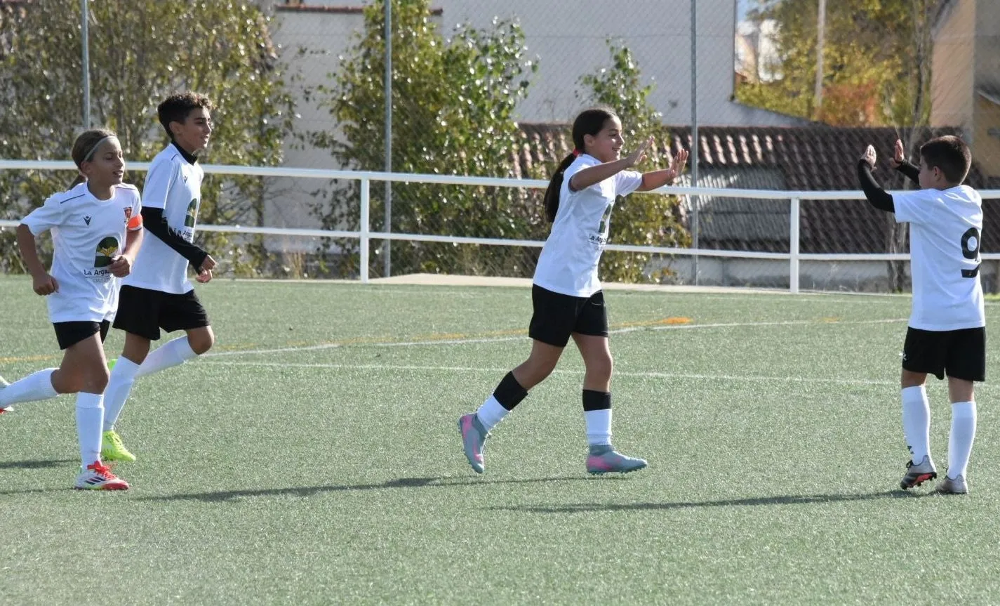 Foto 9 - El Alev&iacute;n B del Ciudad Rodrigo suma su primera victoria de la temporada