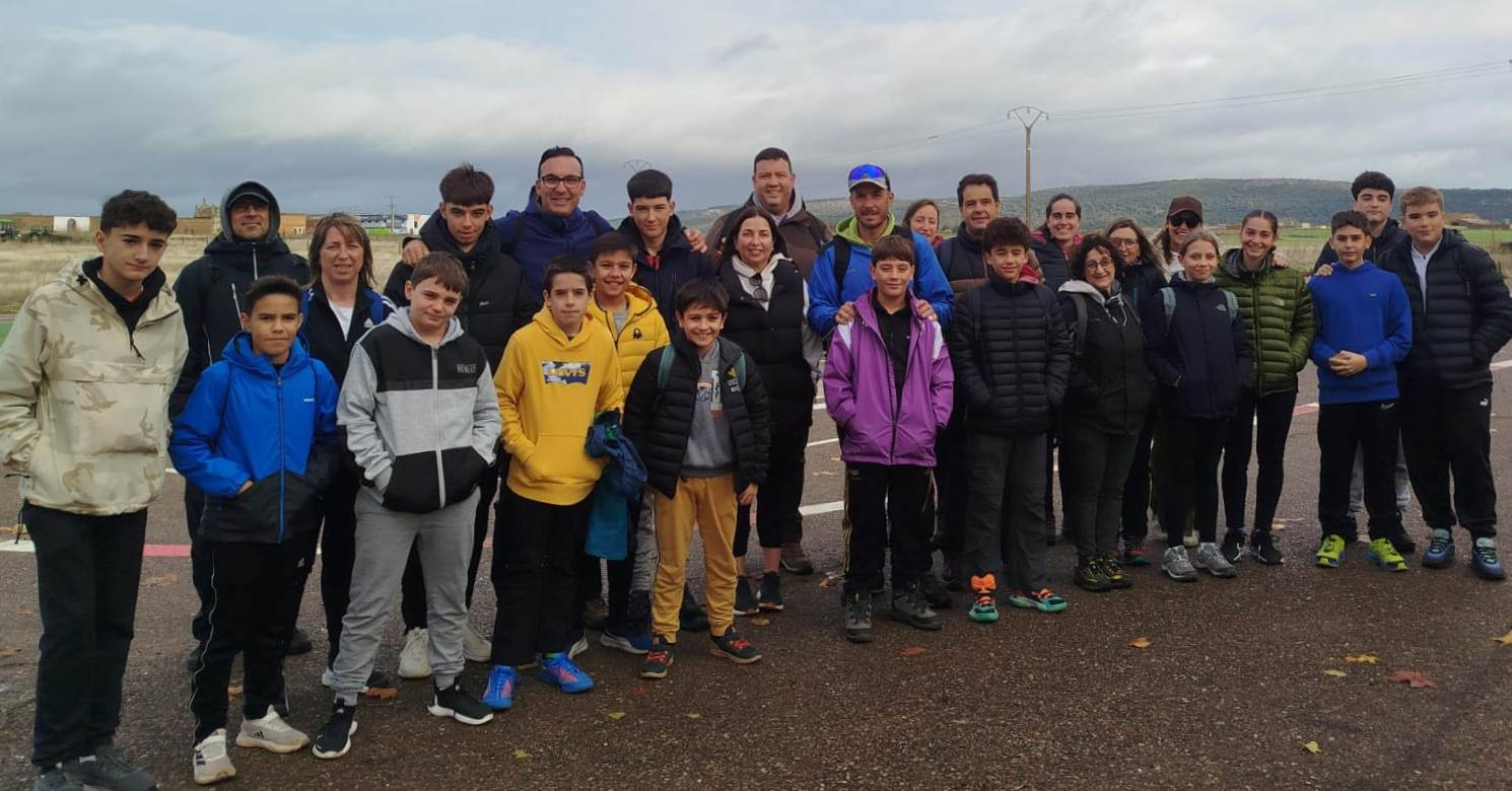 Integrantes y familiares del Club de Jóvenes Ciclistas disfrutan de una jornada de convivencia