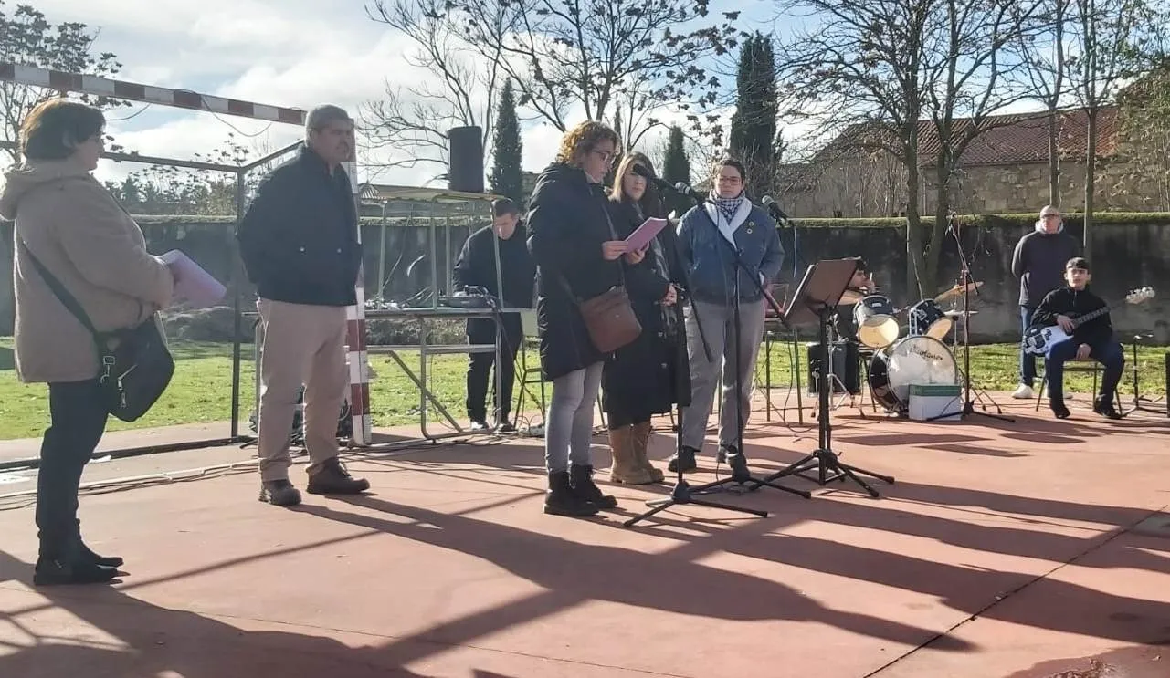 Foto 5 - El IES Fray Diego Tadeo conmemora el 25N planteando que &lsquo;Otro final es posible&rsquo;