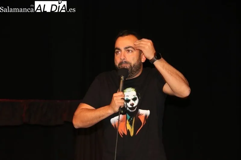 Foto 11 - Mayalde y Sergio Olvidado llenan el teatro de Alba con su homenaje a la tradici&oacute;n