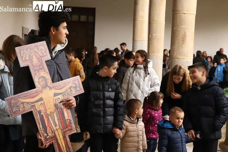 Foto 4 - Ni la lluvia frena la fiesta patronal del Colegio Santa Isabel