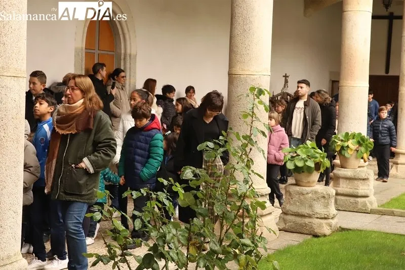 Foto 14 - Ni la lluvia frena la fiesta patronal del Colegio Santa Isabel