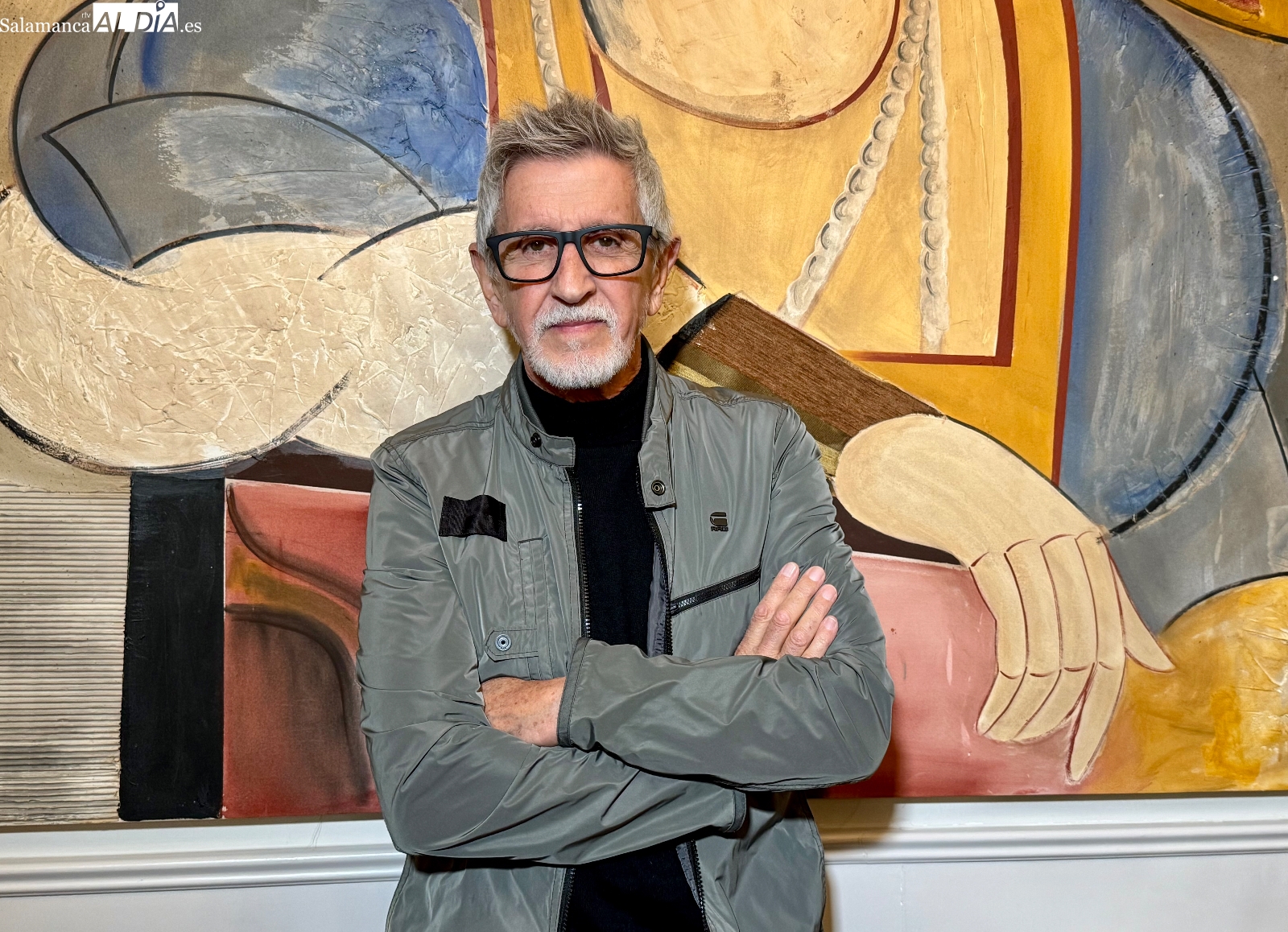 Volver es una necesidad casi adictiva: Antonio Hernández regresa a Peñaranda y descubre por sorpresa el título de su próxima y enigmática película, El aviso