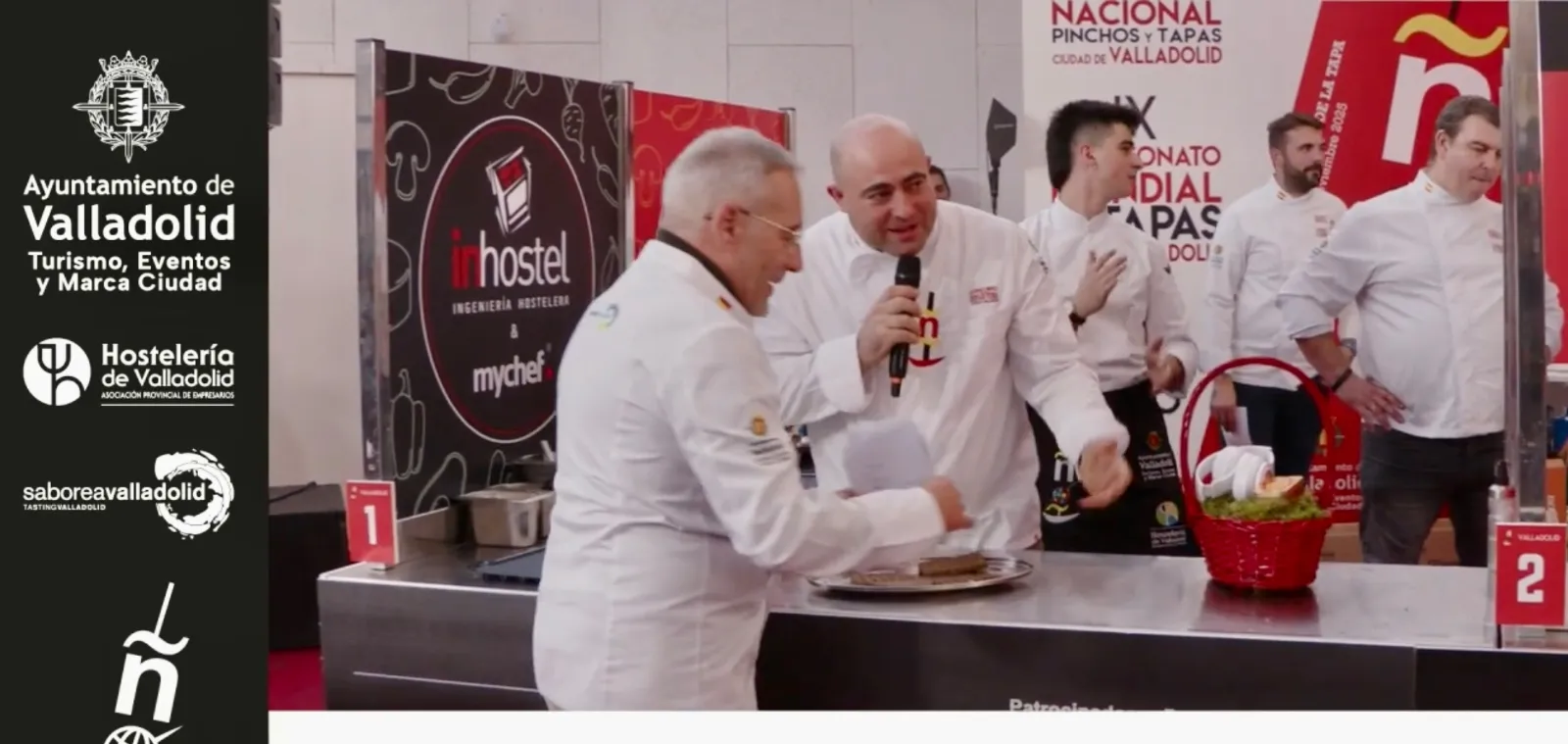 Imágenes de la emisión en directo de la presentación de Helio y Alex