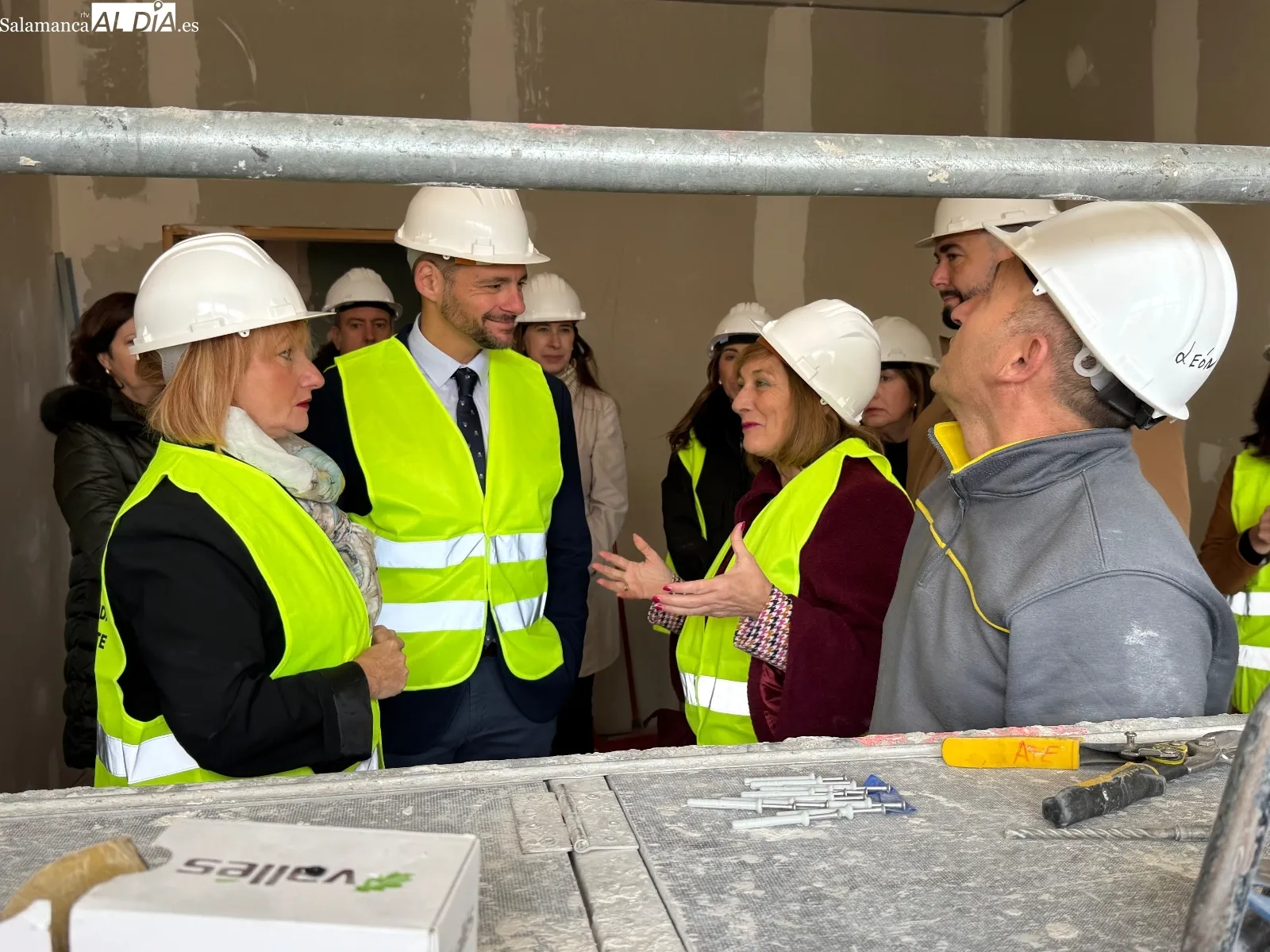 La consejera de Empleo, Leticia García, visitaba el programa mixto en Peñaranda