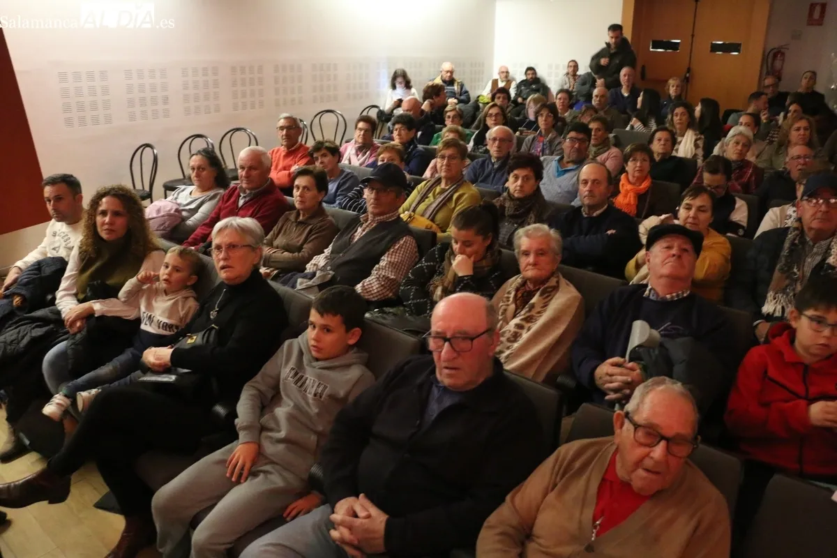 Mayalde hizo vibrar y bailar a Vitigudino con 'Los sonidos de la democracia' / CORRAL