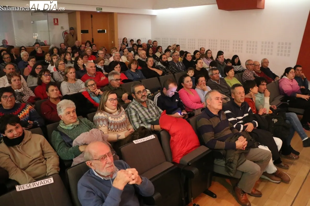 Mayalde hizo vibrar y bailar a Vitigudino con 'Los sonidos de la democracia' / CORRAL