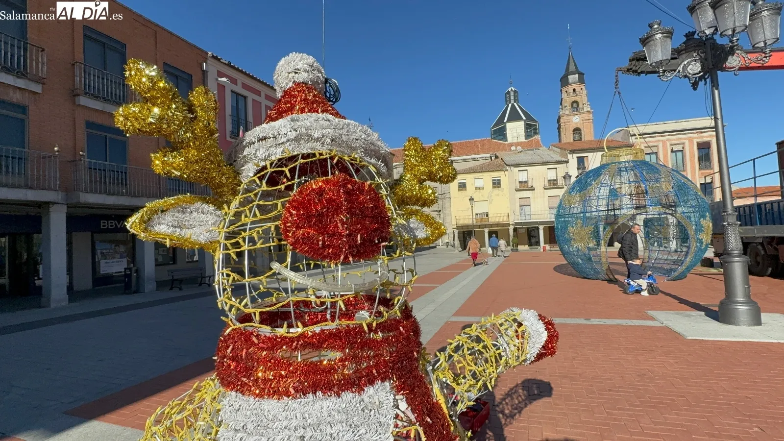 Foto 3 - La Navidad llega al centro de la ciudad con los primeros adornos luminosos festivos