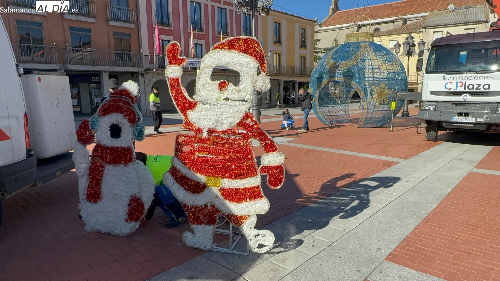 Foto 2 - La Navidad llega al centro de la ciudad con los primeros adornos luminosos festivos