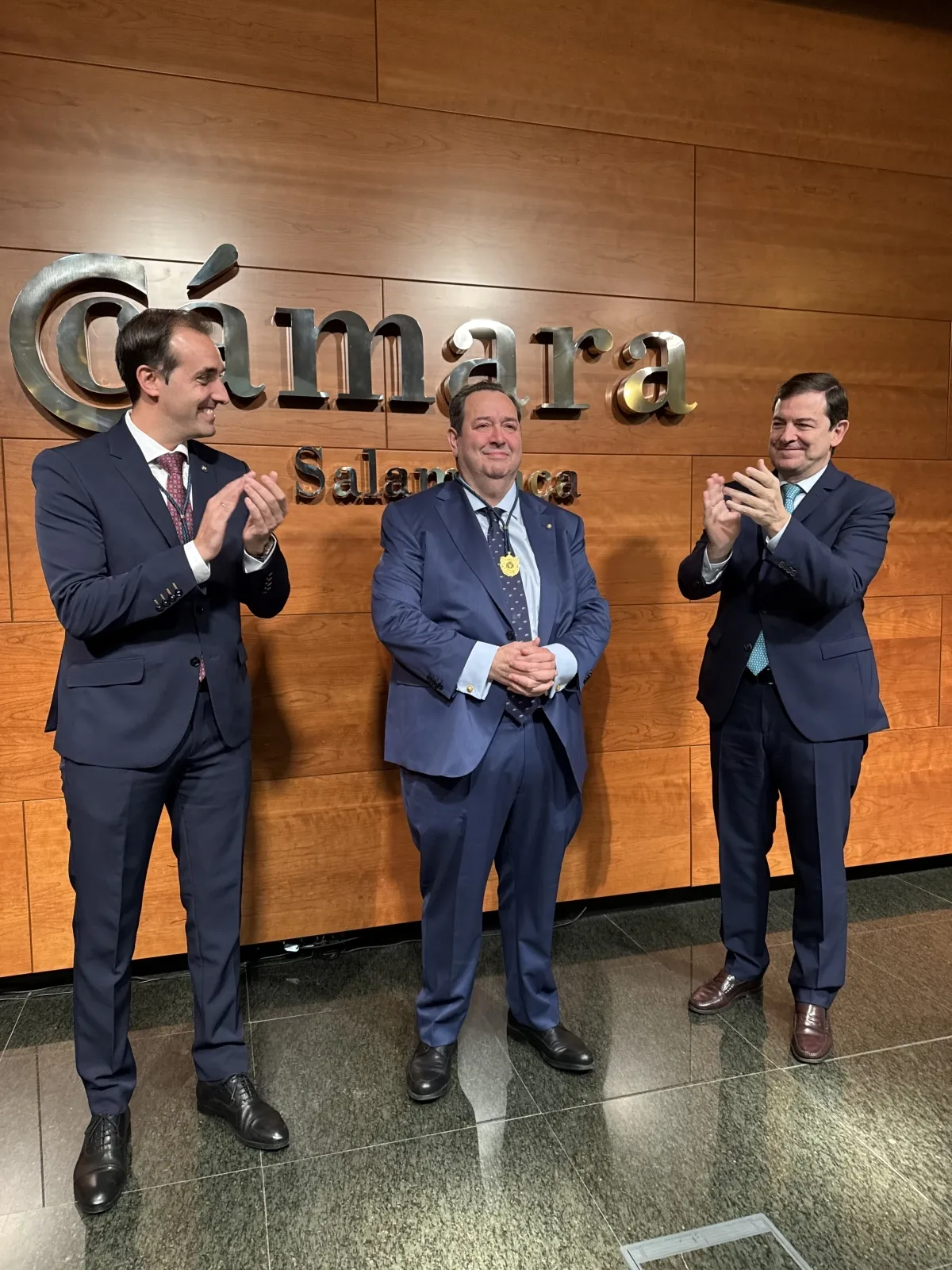 Foto 3 - Benjam&iacute;n Crespo recibe la Medalla al M&eacute;rito de la C&aacute;mara de Comercio de Salamanca