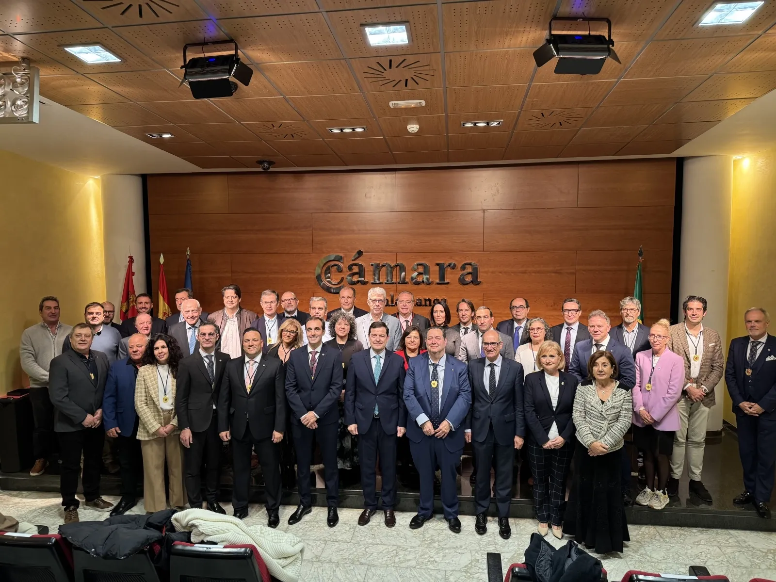 Foto 2 - Benjam&iacute;n Crespo recibe la Medalla al M&eacute;rito de la C&aacute;mara de Comercio de Salamanca