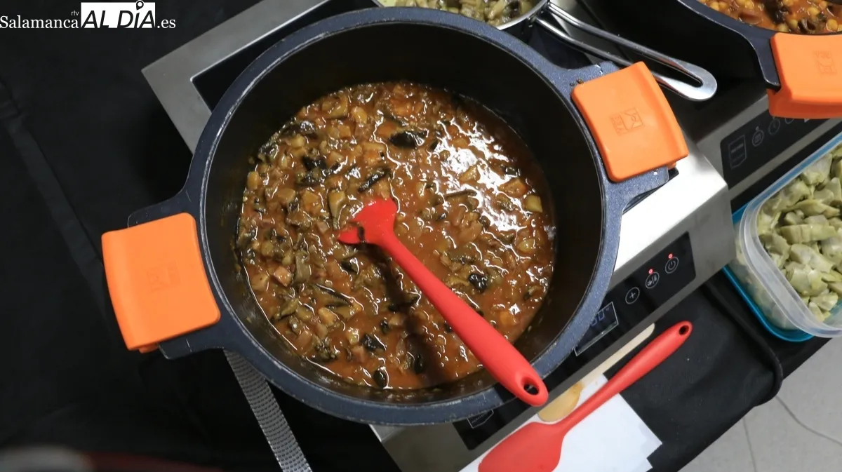 Excelente 'showcooking' micológico ofrecido por David Monaguillo en Lumbrales / CORRAL 