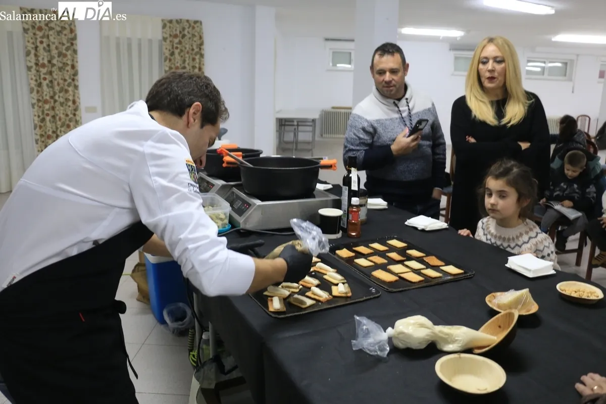 Excelente 'showcooking' micológico ofrecido por David Monaguillo en Lumbrales / CORRAL 