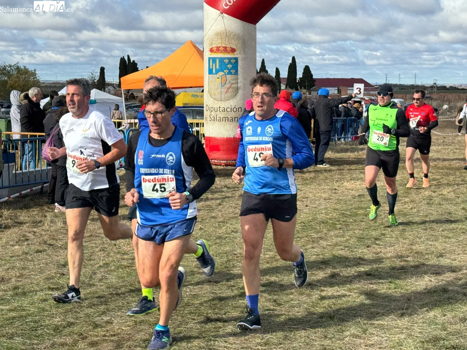 Foto 16 - FOTOS | Roberto Bueno y Luc&iacute;a Corral se llevan un animado VI Cross Popular Ciudad de Pe&ntilde;aranda