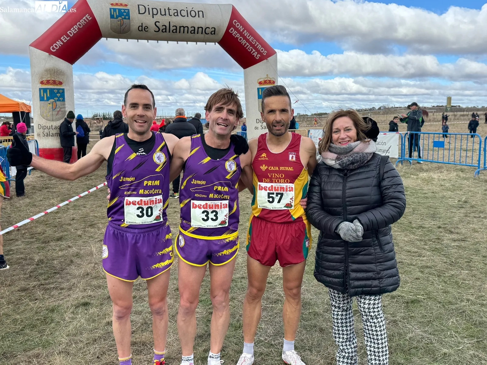 Foto 3 - FOTOS | Roberto Bueno y Luc&iacute;a Corral se llevan un animado VI Cross Popular Ciudad de Pe&ntilde;aranda