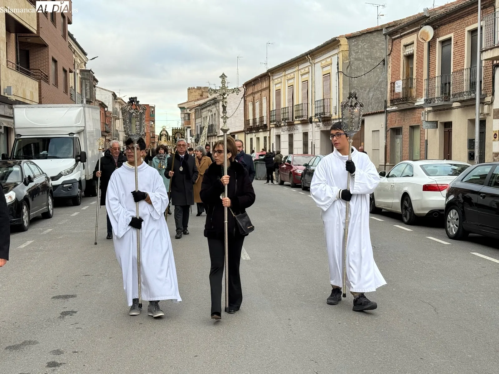 Foto 3 - Emoci&oacute;n y recogimiento protagonizan el Rosario Vespertino de la Virgen de la Esperanza 
