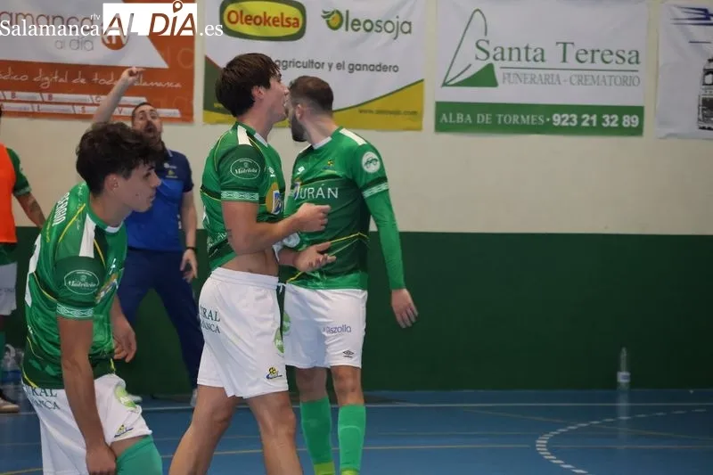 Foto 4 - FOTOS | El Piensos Dur&aacute;n Albense se impone en un partido de locura ante el Caja Rural River Sala Zamora (8-6)