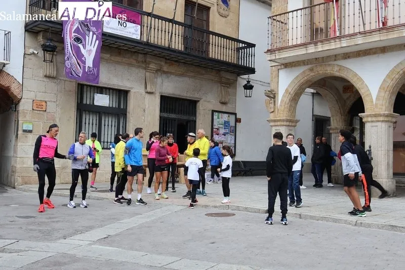Foto 7 - La fiesta del running solidario vuelve a llenar Alba de Tormes: m&aacute;s de 130 kilos de alimentos recogidos