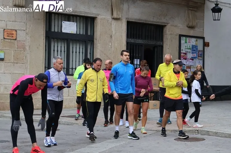 Foto 6 - La fiesta del running solidario vuelve a llenar Alba de Tormes: m&aacute;s de 130 kilos de alimentos recogidos