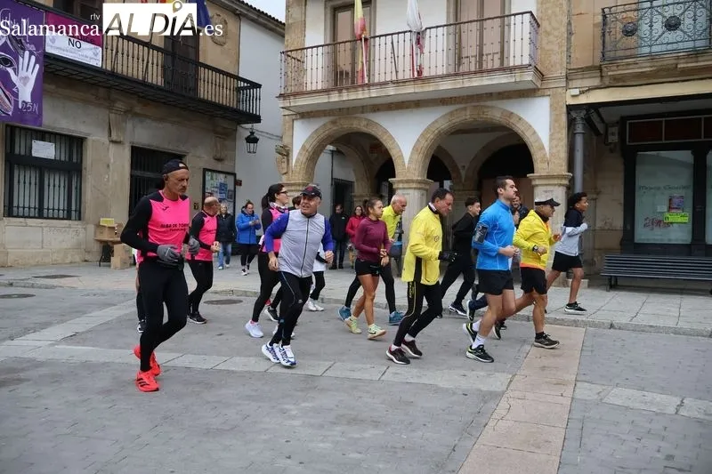 Foto 5 - La fiesta del running solidario vuelve a llenar Alba de Tormes: m&aacute;s de 130 kilos de alimentos recogidos