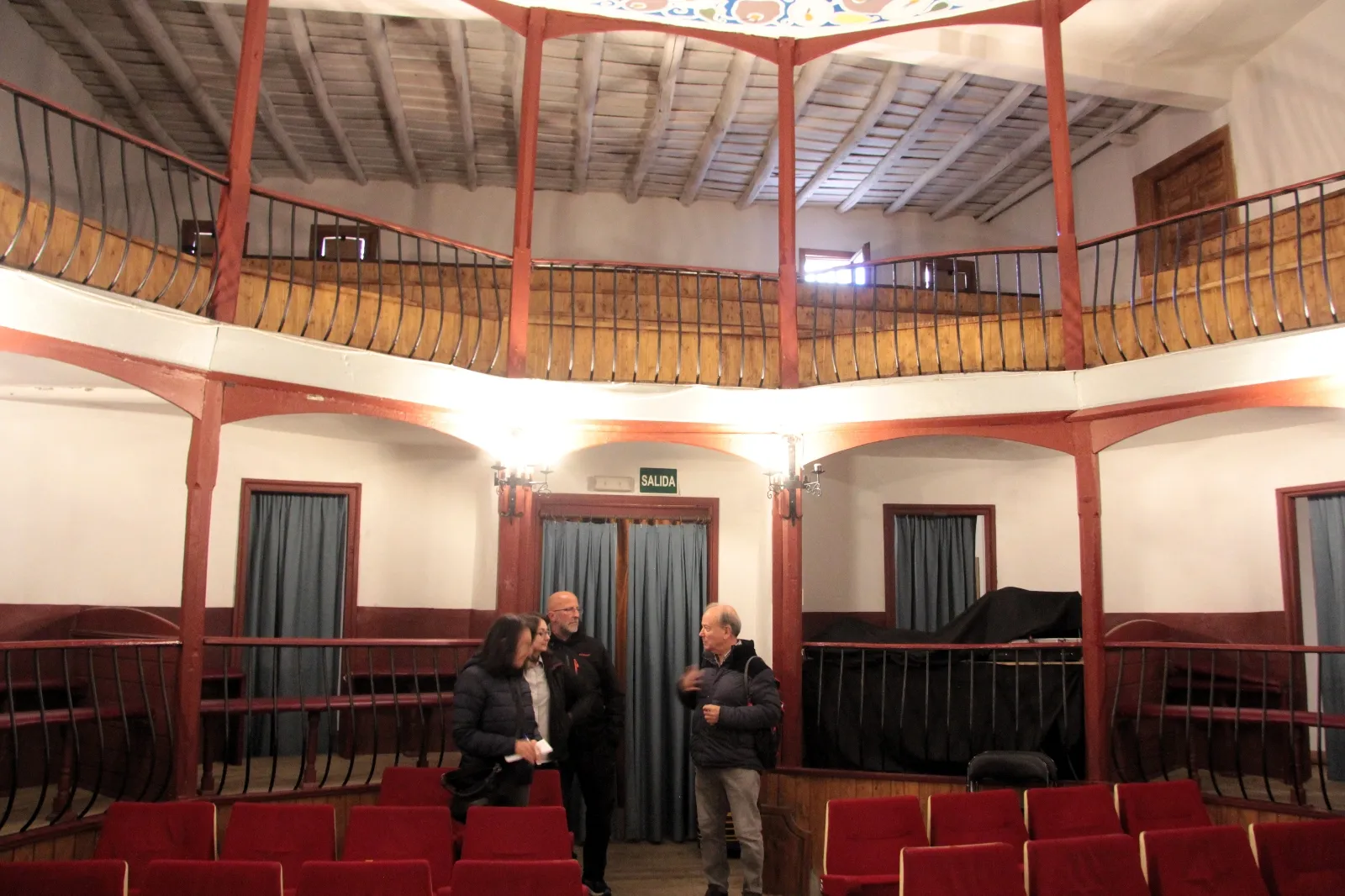 El teatro León Felipe de Sequeros, el escenario de la mejor visita | FOTOS: Fernando Sánchez Gómez