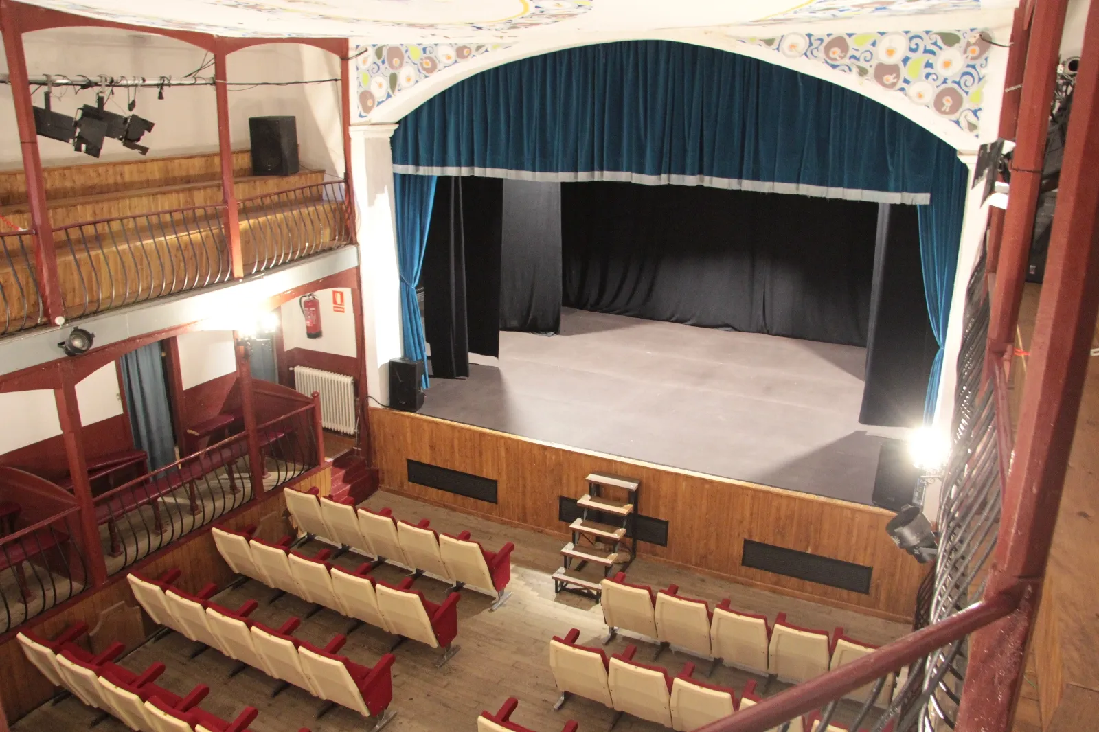 El teatro León Felipe de Sequeros, el escenario de la mejor visita | FOTOS: Fernando Sánchez Gómez