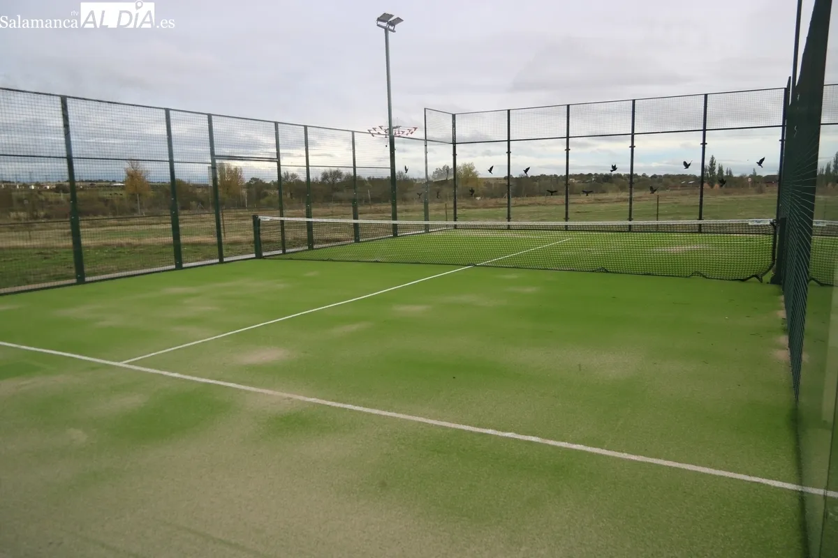 La pista de pádel de Vitigudino abre por fin sus puertas / CORRAL