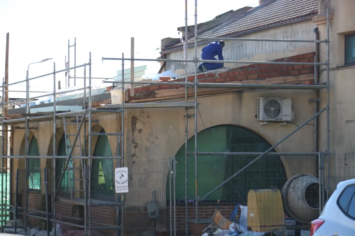 Tras las obras del anexo de la zona sureste, ya han empezado las obras en el anexo noreste del mercado de abastos / CORRAL